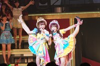 須田亜香里と松村香織。 (c)AKS