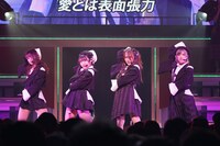 「涙の表面張力」パフォーマンスの様子。左から小嶋真子、向井地美音、高橋朱里、岡田奈々。 (c)AKS