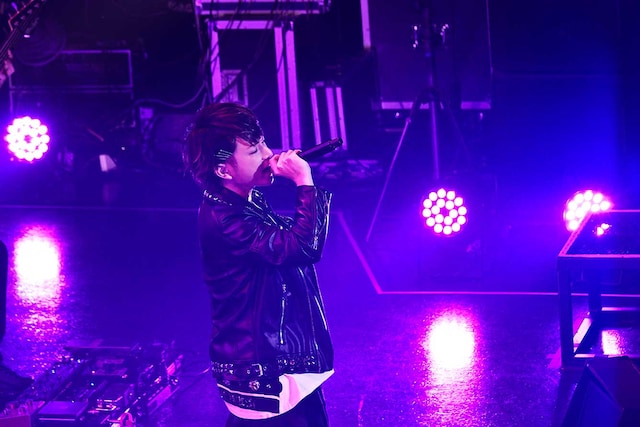 人気画像1位は「うらたぬき＆あほの坂田、王子様になってフィアンセを探す熱狂の一夜」より、うらたぬき。（撮影：小松陽祐［ODD JOB］）