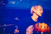 ナカヤマシンペイ（Dr）（Photo by Viola Kam [V'z Twinkle]）