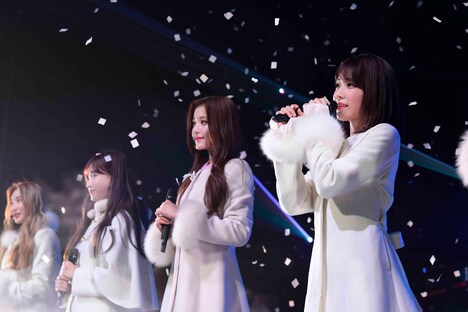 「夢を見ている間」歌唱の様子。 (c)OFF THE RECORD