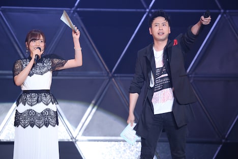 新内眞衣（乃木坂46）と山下健二郎（三代目 J SOUL BROTHERS from EXILE TRIBE）。（写真提供：ニッポン放送）