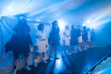 THERE THERE THERESとuijin。（写真提供：AqbiRec）