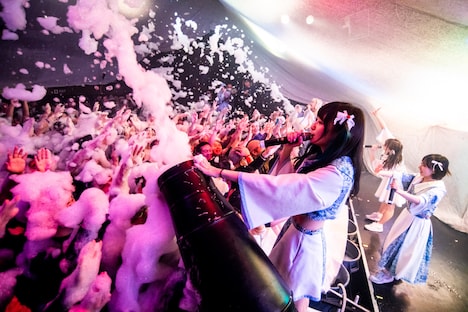 uijinのライブの様子。（写真提供：AqbiRec）