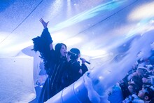 左からカイ、朝倉みずほ。（写真提供：AqbiRec）