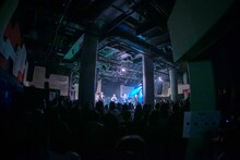 CUBERS「冬の”踊らないワンマン2019”～豪華なフルバンド編成！生演奏でお届けします～」の様子。（撮影：牛島康介）