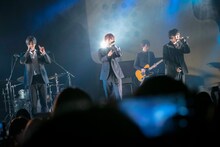 CUBERS「冬の”踊らないワンマン2019”～豪華なフルバンド編成！生演奏でお届けします～」の様子。（撮影：牛島康介）