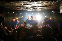 「Malcolm Mask McLaren 東京・大阪 ONE MAN LIVE～My Life My Way ONE MAN@東京～」東京・下北沢SHELTER公演の様子。（写真提供：エイジアプロモーション）