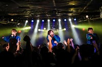 「Malcolm Mask McLaren 東京・大阪 ONE MAN LIVE～My Life My Way ONE MAN@東京～」東京・下北沢SHELTER公演の様子。（写真提供：エイジアプロモーション）