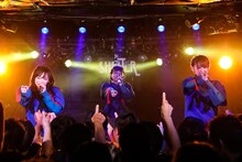 「Malcolm Mask McLaren 東京・大阪 ONE MAN LIVE～My Life My Way ONE MAN@東京～」東京・下北沢SHELTER公演の様子。（写真提供：エイジアプロモーション）