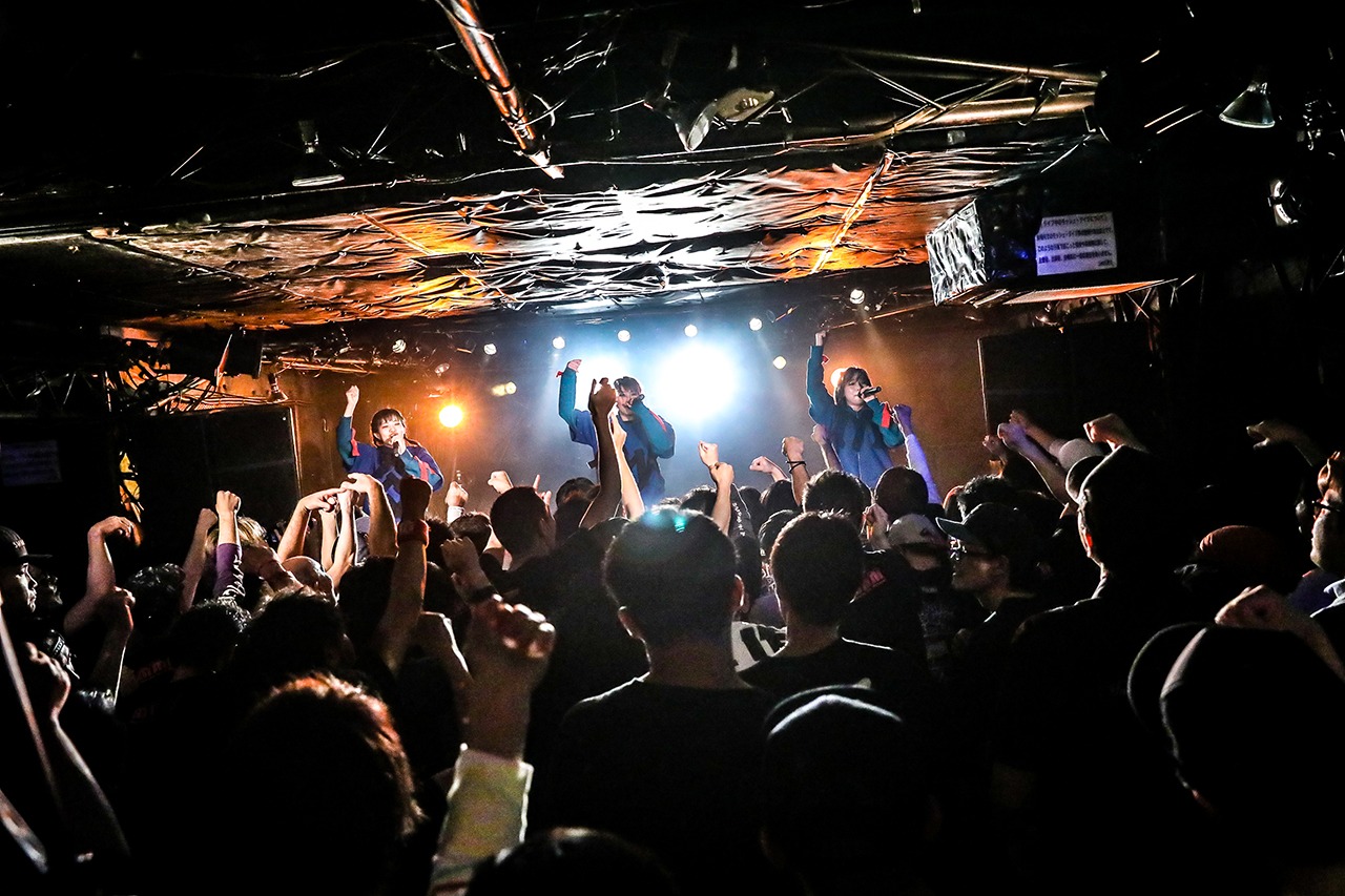 「Malcolm Mask McLaren 東京・大阪 ONE MAN LIVE～My Life My Way ONE MAN@東京～」東京・下北沢SHELTER公演の様子。（写真提供：エイジアプロモーション）