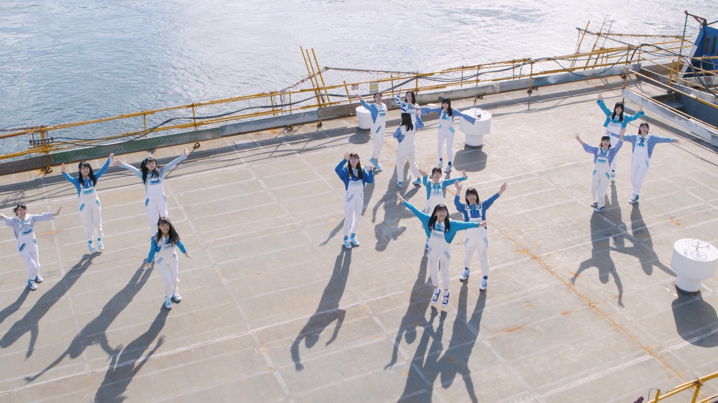 STU48「出航」ミュージックビデオのワンシーン。
