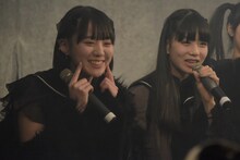 左から平澤芽衣、小島ノエ。