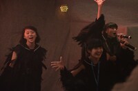 左から平澤芽衣、有坂玲菜、小島ノエ。