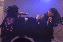 左から朝倉みずほ、小島ノエ。