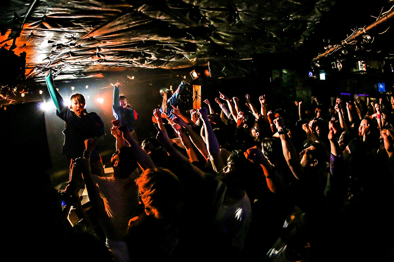 「Malcolm Mask McLaren 東京・大阪 ONE MAN LIVE～My Life My Way ONE MAN@東京～」東京・下北沢SHELTER公演の様子。（写真提供：エイジアプロモーション）