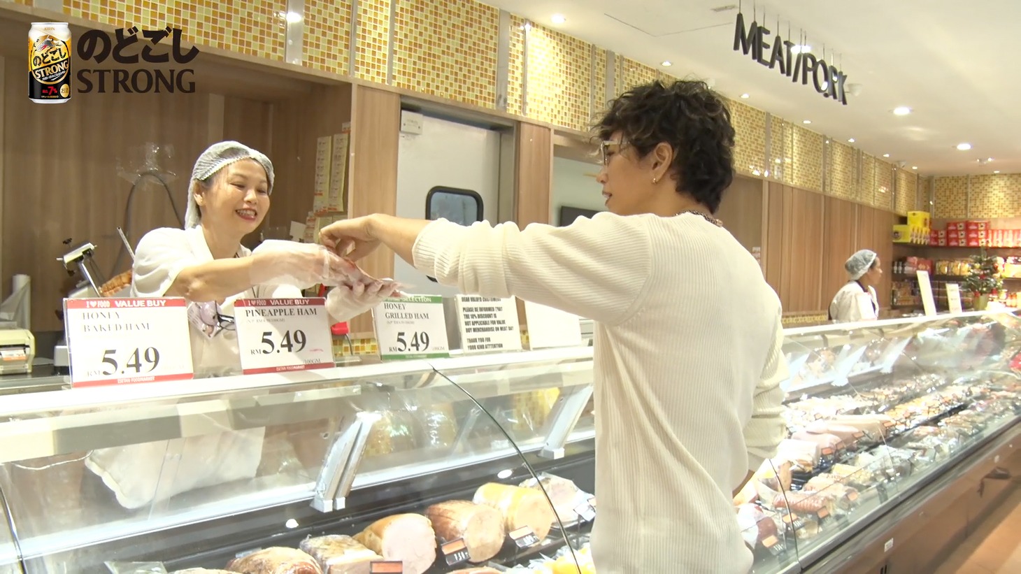 「スピンオフムービー『のどごし STRONGに合う 豪快!!GACKTの手料理』」より。
