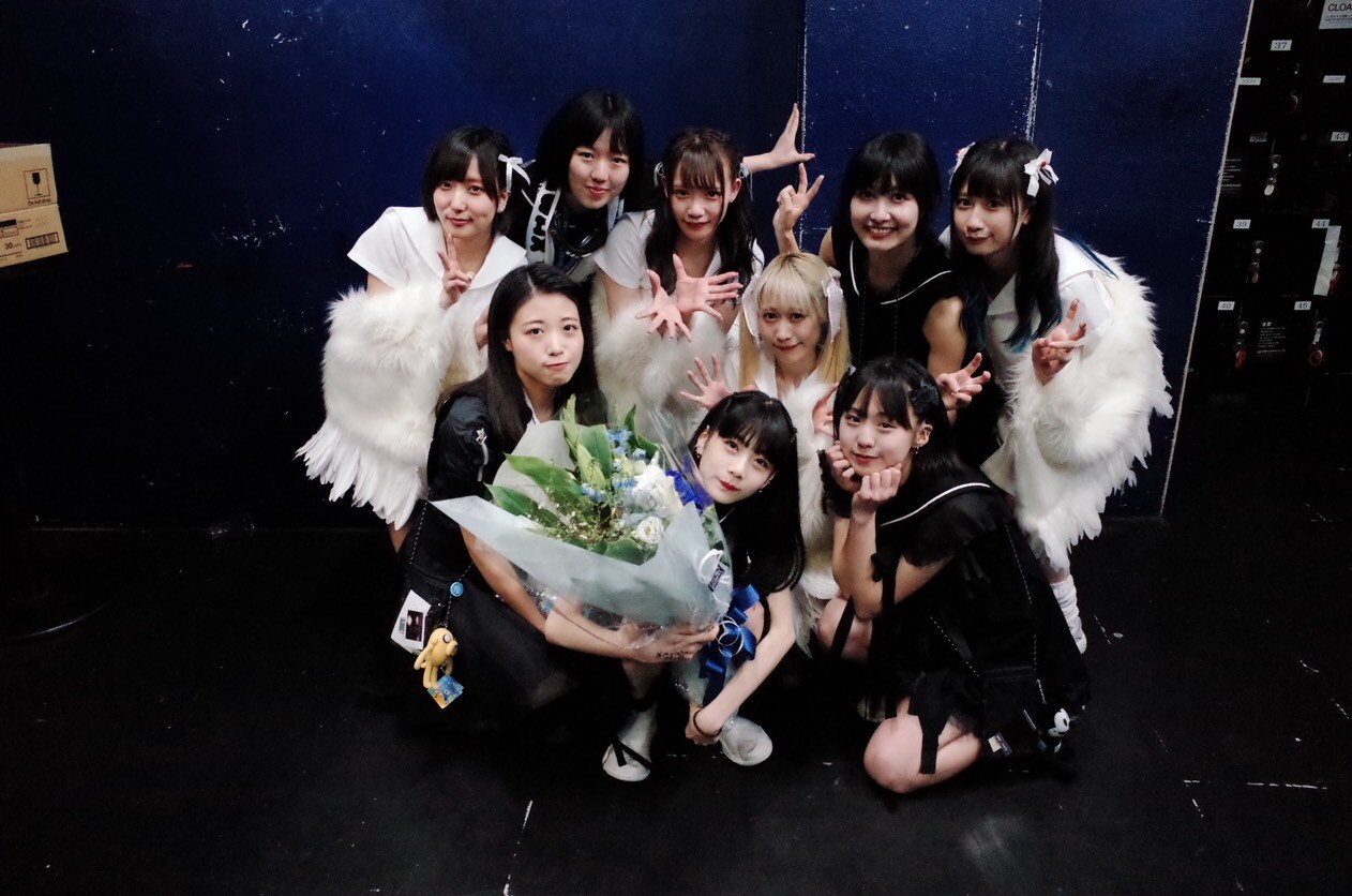 終演後のTHERE THERE THERESとuijin。（写真提供：AqbiRec）