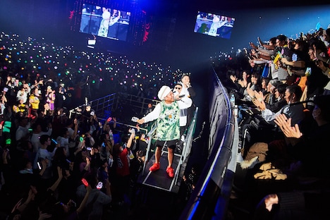 アリーナをトロッコで移動するベリーグッドマン。（Photo by KEIKO TANABE）