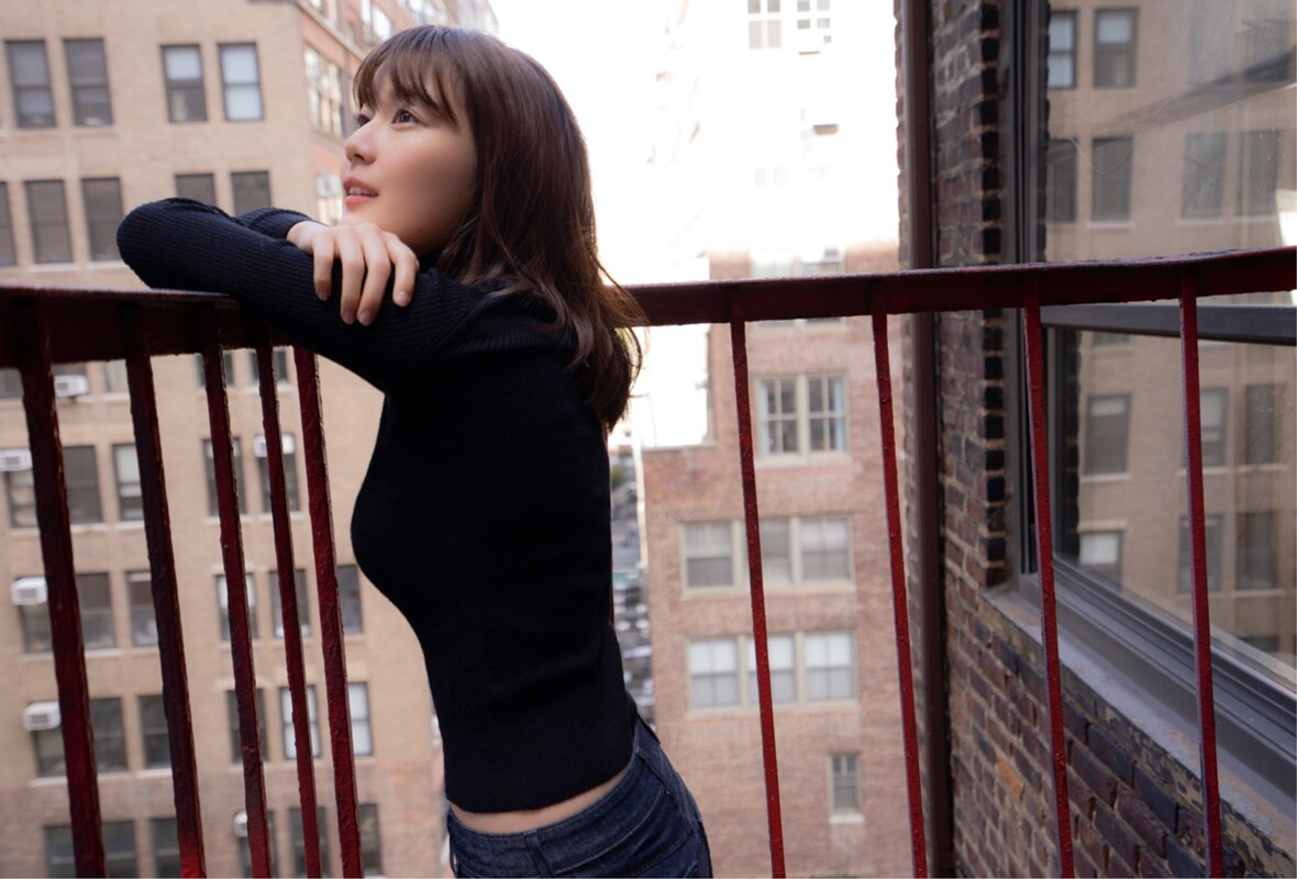 生田絵梨花写真集 インターミッション 生田絵梨花写真集「インターミッション」（講談社）より。（撮影：中村