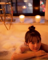 生田絵梨花写真集「インターミッション」（講談社）より。（撮影：中村和孝）