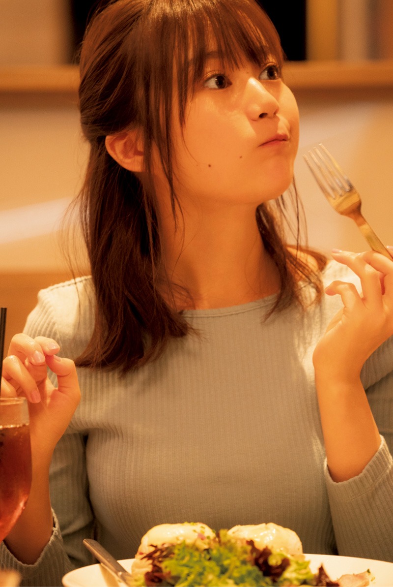 生田絵梨花写真集「インターミッション」（講談社）より。（撮影：中村和孝）
