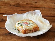 なないろカレーを使った「ななちゃんの玉とろトースト」。