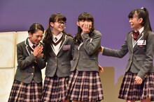 左から野中ここな、吉田爽葉香、麻生真彩、田中美空。