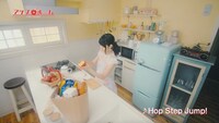 小倉唯「ホップ・ステップ・アップル」より「Hop Step Jump!」のワンシーン。