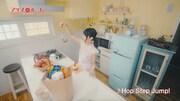 小倉唯「ホップ・ステップ・アップル」より「Hop Step Jump!」のワンシーン。