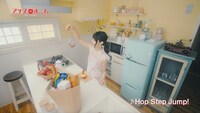 小倉唯「ホップ・ステップ・アップル」より「Hop Step Jump!」のワンシーン。