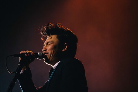 浜野謙太(Vo)(撮影:廣田達也)