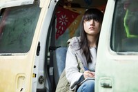 清原果耶演じる大野奈々。(c) 2019「デイアンドナイト」製作委員会