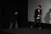 会場に現れた山下健二郎と小澤雄太。