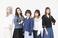 BILLIE IDLE。左から2番目がファーストサマーウイカ。