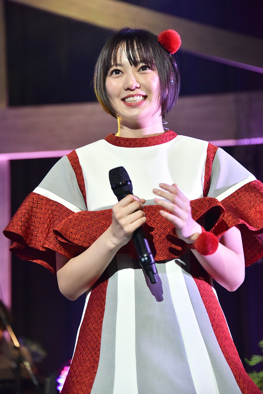 安本彩花