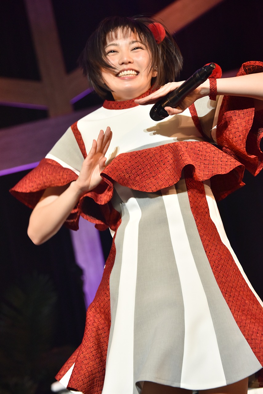 安本彩花