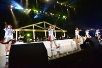 「ねぇバーディア」を歌う私立恵比寿中学。