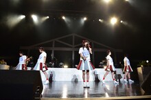 「ねぇバーディア」を歌う私立恵比寿中学。