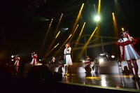 「ともだちがいない！」を歌う真山りか、柏木ひなた、Kaede、中山莉子。