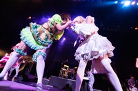 左から一十三四、ましろ。（撮影：関上貴也）