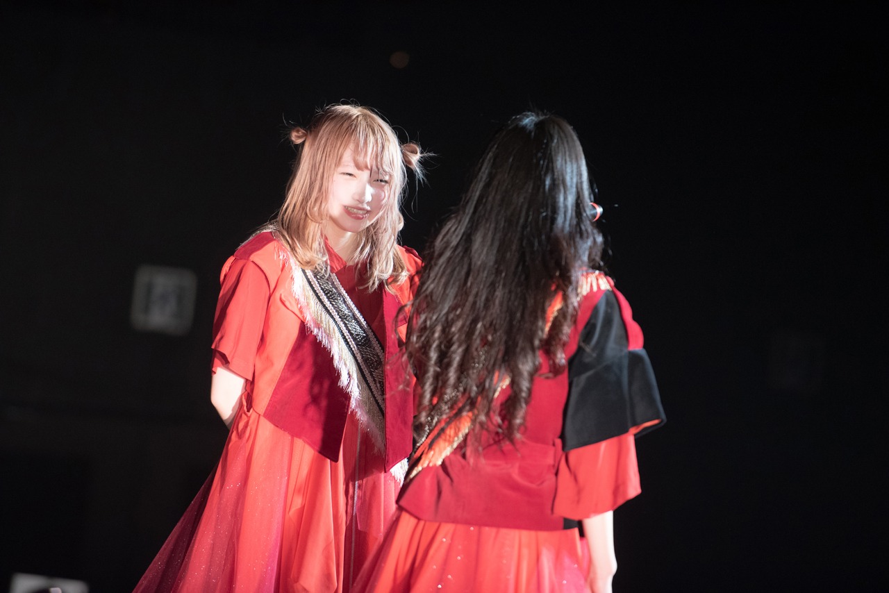 左から咎憐无、如月愛海。（撮影：関上貴也）