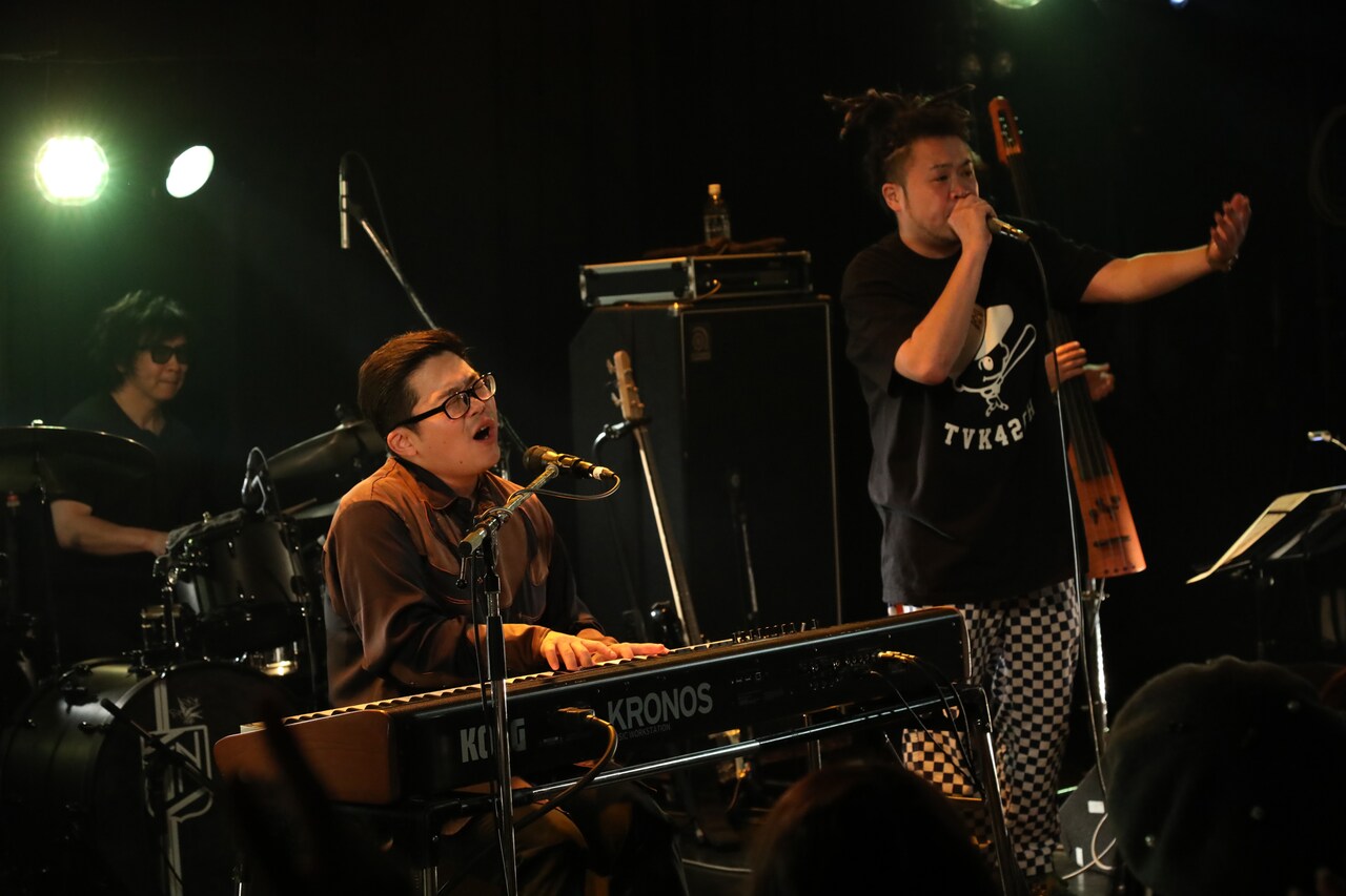 デビュー10周年イヤーのさかいゆう、聖地・clubasiaでサ上とロ吉とツーマン