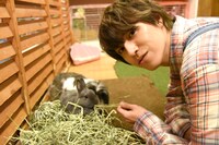 うさぎとタカシ（右）。