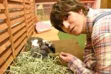 うさぎとタカシ（右）。