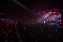 「Aimer Hall Tour 18/19 "soleil et pluie"」ファイナル公演の様子。