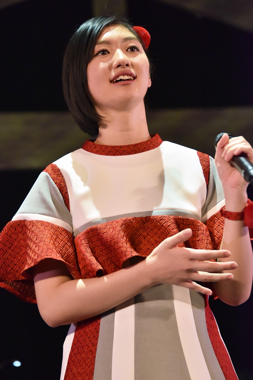 小林歌穂
