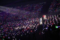 トロッコで会場を周回するそらまふうらさか。