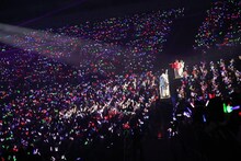 トロッコで会場を周回するそらまふうらさか。