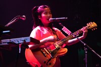 カナ（Vo, G, Key / CHAI）（Photo by Ryota Mori）